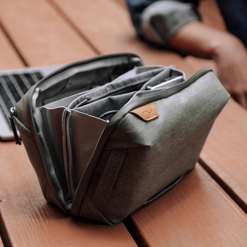 Tech Accessories Designer - Peak Design Tech Pouch 디지털 액세서리